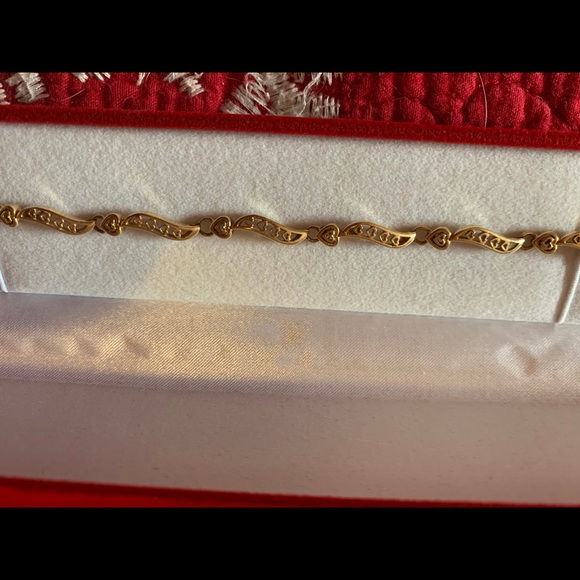 Estate 14k solid gold Filigree ❤️ bracelet. - Picture 4 of 8